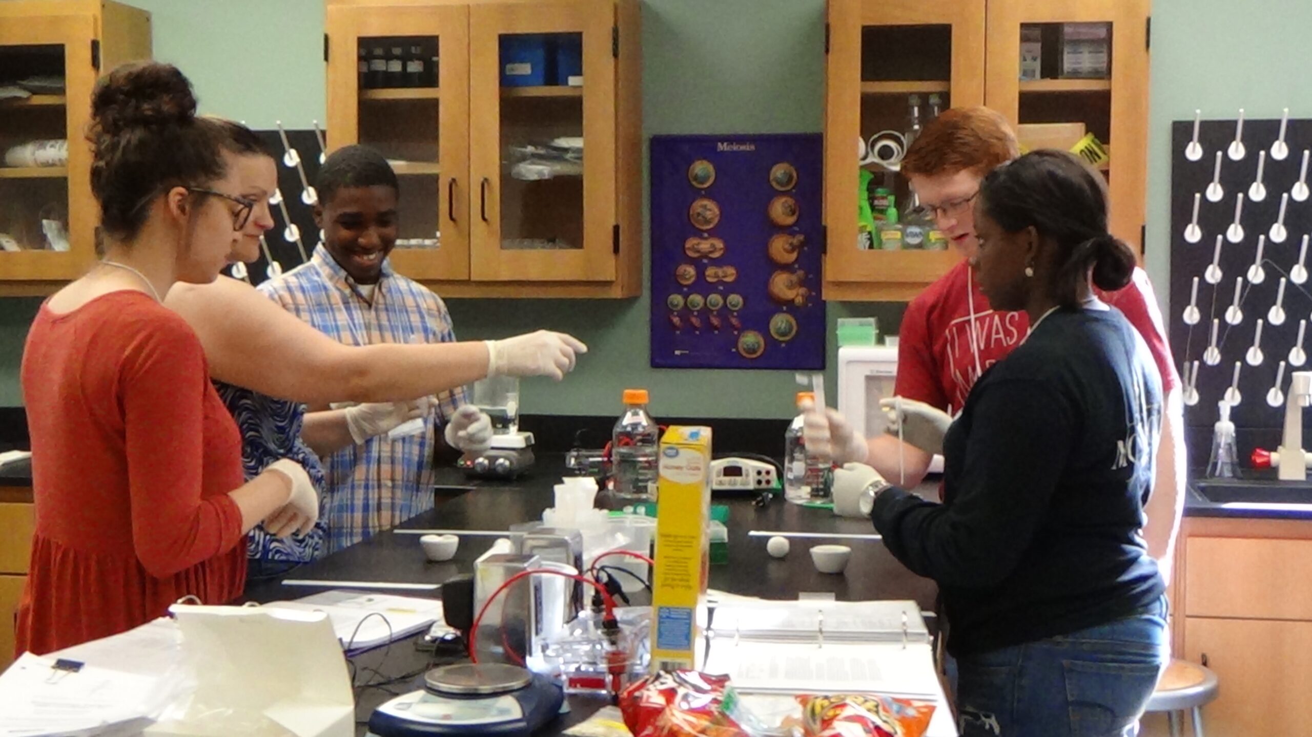 http://students%20working%20on%20a%20chemistry%20lab